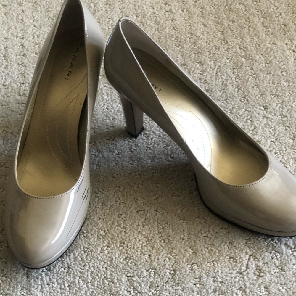 Tahari cream  pump heels
